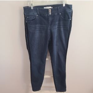 Torrid Size 16R button fly jegging velvet side details